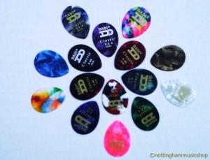 15 LEAF GUITAR PICKS